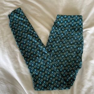 LuLaRoe OS leggings, teal fractal pattern